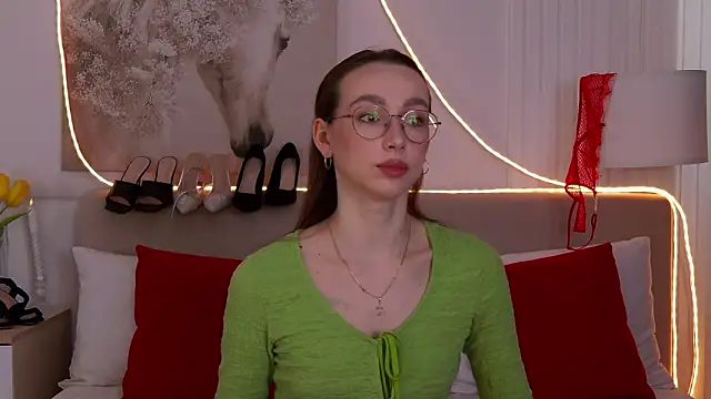 Emily Simon online show from March 13, 5:42 am