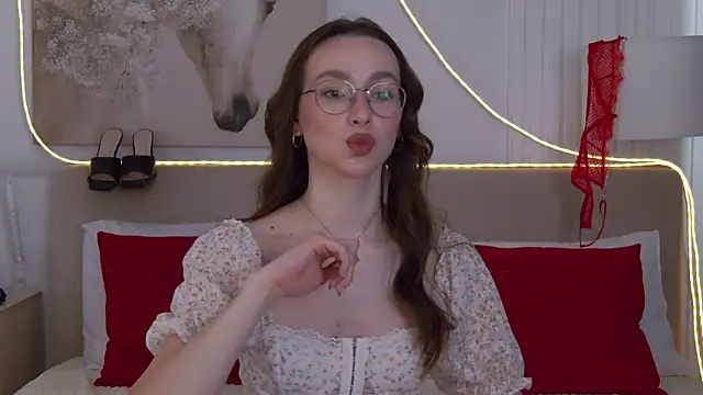 Emily Simon online show from April 11, 5:24 am