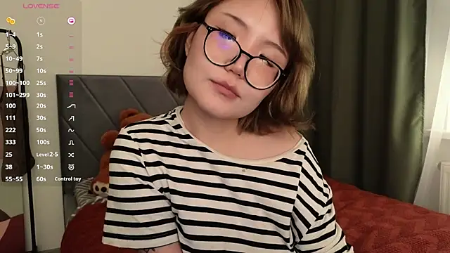 nullgirl online show from April 5, 5:34 pm