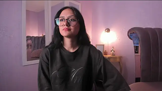 NiccolleHall online show from February 24, 1:32 pm