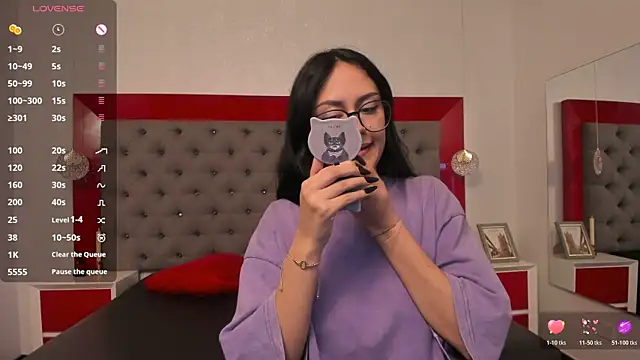 NiccolleHall online show from February 10, 1:14 pm