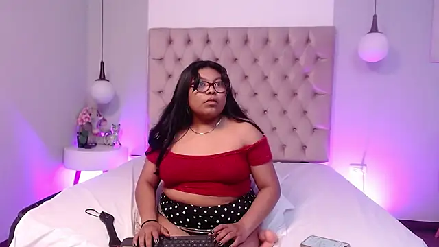 Kiri Black  online show from February 3, 6:40 am