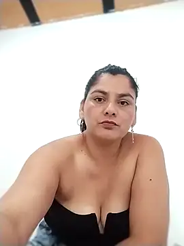 Isaaqueensi online show from April 8, 3:03 pm