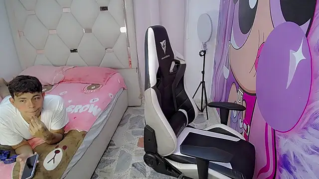 Maxwell boys online show from February 21, 3:07 am