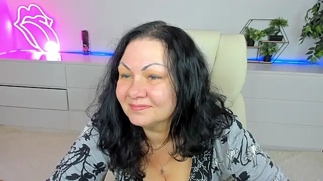 IrissMoon online show from February 16, 6:35 am