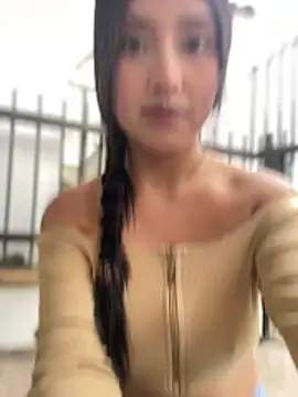 StrawberryPink  online show from April 9, 11:26 am