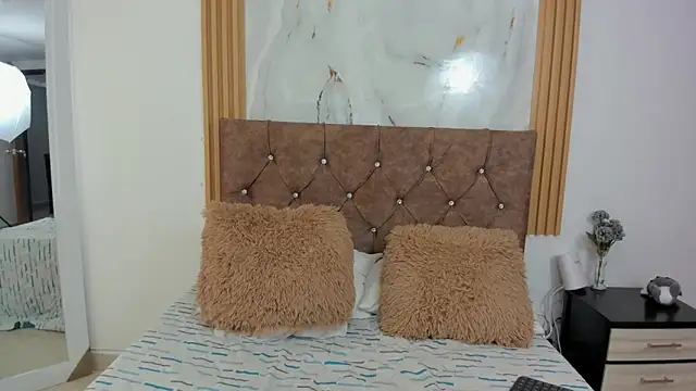 scarletnoir03 online show from January 17, 12:45 pm