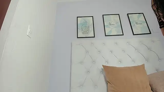 sweett eyes  online show from February 13, 10:44 pm