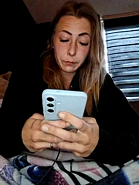 dewimp1 online show from April 9, 5:40 pm