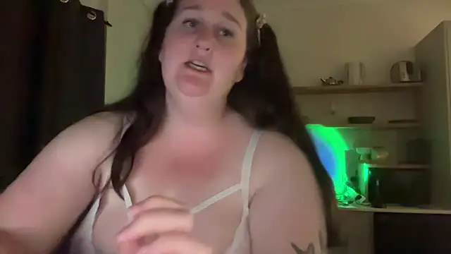 xopeachybaby online show from April 27, 10:56 am