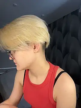 LuunaDorean online show from February 12, 7:54 am