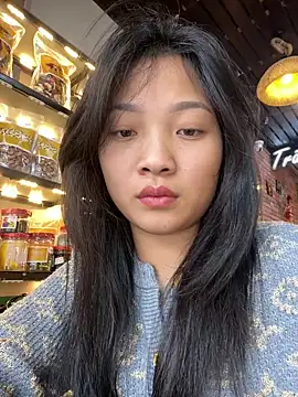 Lyn-be99 online show from April 18, 5:43 am