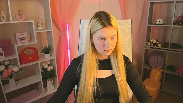 CelestineMauriac online show from April 19, 7:05 pm