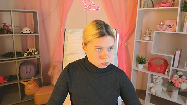 CelestineMauriac online show from April 17, 6:32 pm