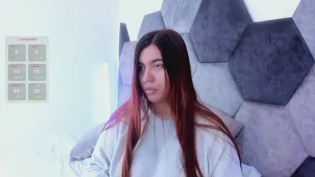 DulceJones online show from February 2, 8:30 pm