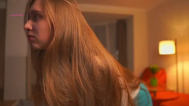 SharaNewbern online show from April 6, 3:24 pm