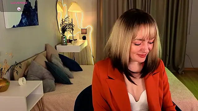 Oliiviaa  online show from February 27, 8:25 am