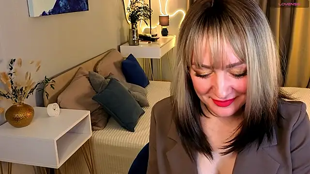 Oliiviaa  online show from February 24, 8:13 am