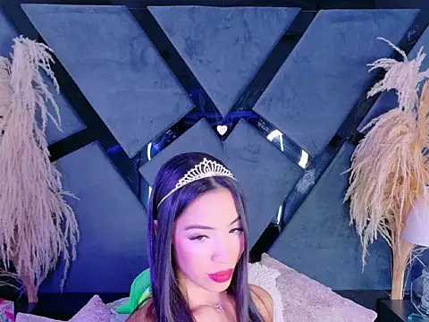 KylieWhitee online show from April 14, 2:06 pm