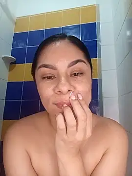 luna pinky online show from March 29, 7:02 pm