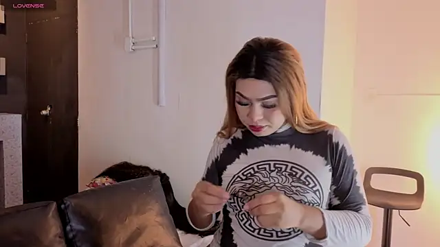 megara hott online show from February 19, 3:44 pm