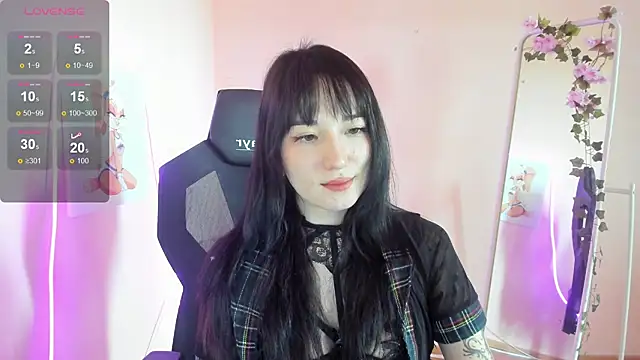 AliceeinWonderlanddd online show from July 12, 2:23 am