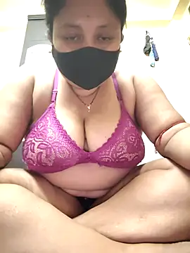 Curvy Trisha online show from February 20, 9:33 am