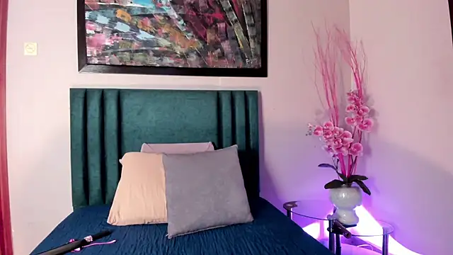 AnnaBroooks online show from April 14, 12:11 am