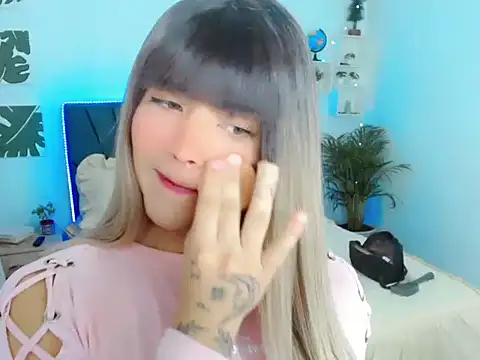 ZoeSchmmit online show from July 16, 8:02 pm