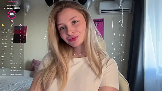 VibeVi online show from April 13, 1:23 pm