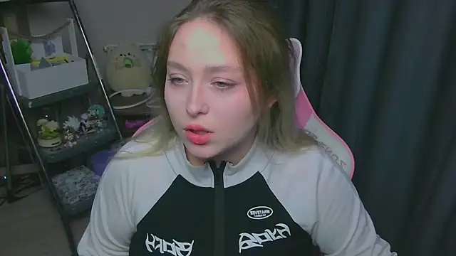 Emiliaaah online show from February 3, 1:49 pm