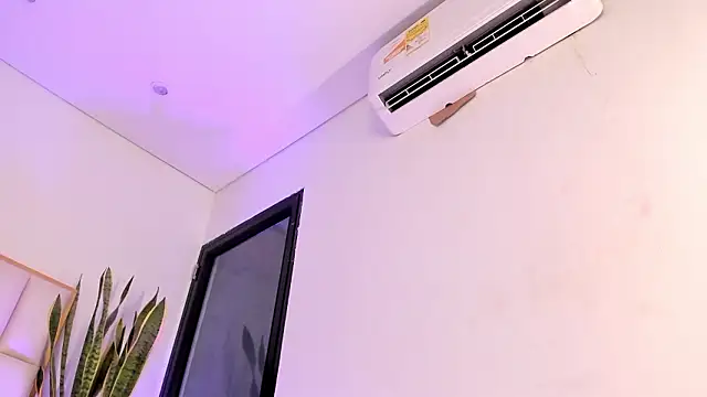 liorah wolf online show from February 6, 8:12 pm