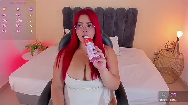 aura vega online show from July 17, 7:39 pm