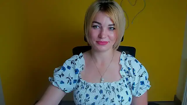 CuttieEmma online show from August 3, 11:38 am