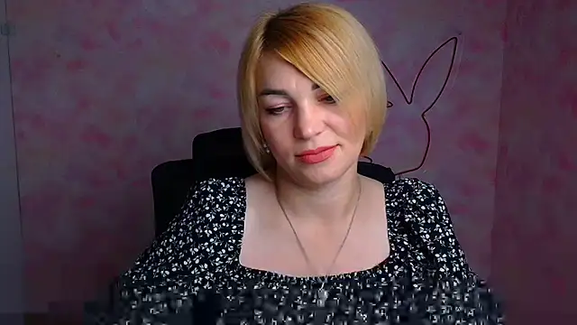 CuttieEmma online show from June 22, 5:48 am