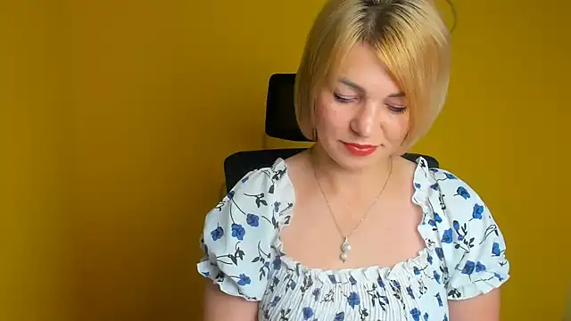 CuttieEmma online show from July 17, 5:56 am