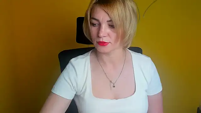 CuttieEmma online show from July 3, 11:49 am