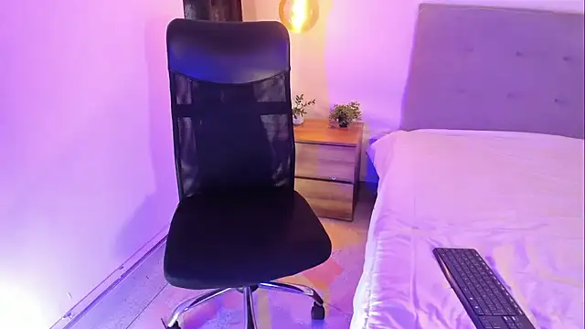 SamiraMalek  online show from February 28, 1:32 pm