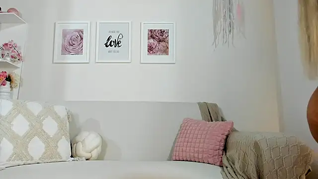 Mia Rosee1 online show from April 14, 12:11 am