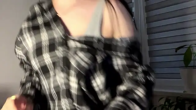 Sarahsolara online show from February 14, 2:41 pm