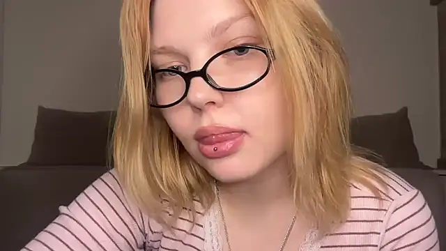 Ophelia Ritz online show from May 16, 12:02 am