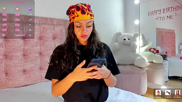 Jennifer Lee  online show from April 7, 10:56 pm