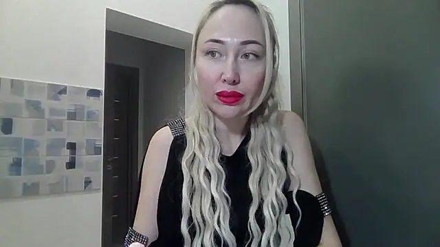 NanaGold2992 online show from March 2, 5:08 am