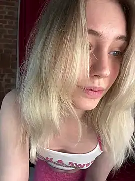 LovelyMiu online show from March 4, 1:28 pm