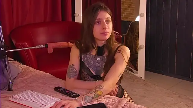 EileenElfie online show from February 3, 6:40 am