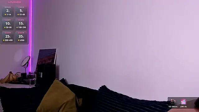 miabellee  online show from March 16, 1:41 am