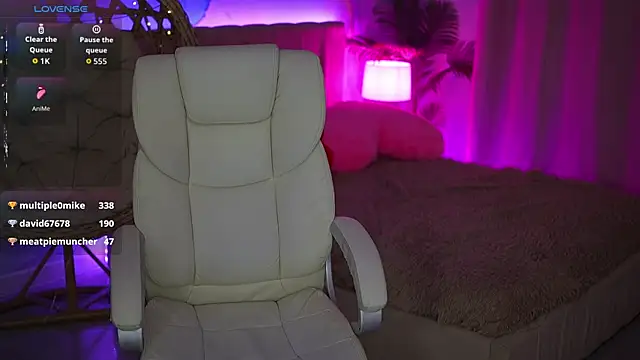 OliviaMoore  online show from March 16, 5:44 am