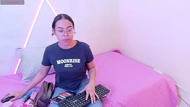 LeaneRous online show from February 4, 12:30 pm