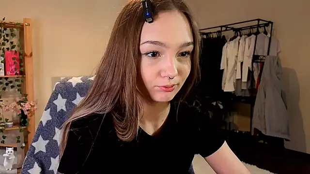 HoneyComfy online show from April 3, 2:15 pm