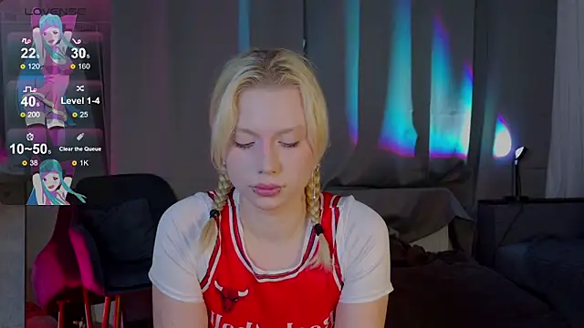 BladeSonya online show from April 15, 4:07 pm